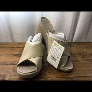 Crocs Leigh II Xstrap Wedge NWT Womens Size 8